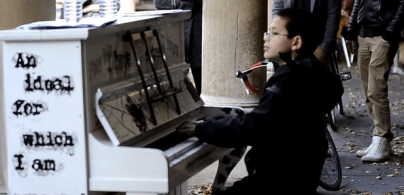 george-harliono-plays-piano-in-public-1351774304-article-0