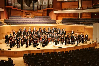 Hallé-Orchestra-Sir-Mark-Elder-at-Bridgewater-Hall-credit-Halle-collection