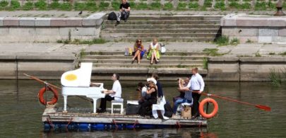 petras-geniusas-performs-on-a-river5-1375270734-article-0