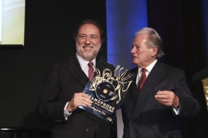 Riccardo-Chailly-is-presented-the-prestigious-Recording-of-the-Year-Award-by-Sir-Neville-Marriner-at-the-Gramophone-Classical-Music-Awards-2014-©-Ben-Ealovega-small